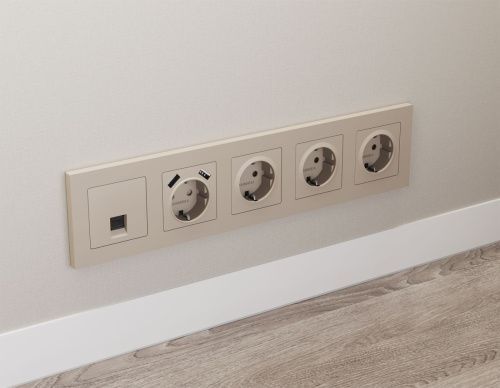 Комплект механизма компьютерной розетки RJ-45 экранированной с автоматической защитной шторкой Ambrella Volt MA MA372005
