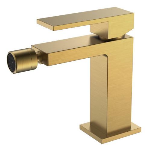 Смеситель Boheme Qubic 476-BR на биде бронза Смеситель Boheme Qubic 476-BR на биде бронза