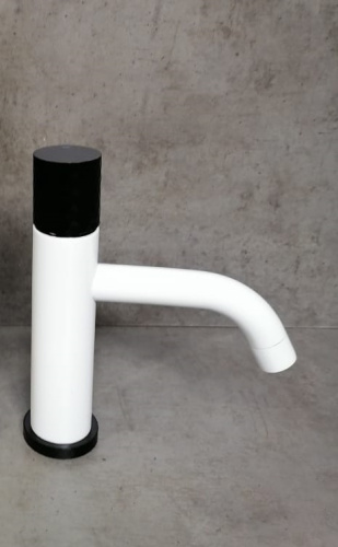 Смеситель Boheme Stick 121-WB на столешницу белый глянцевый