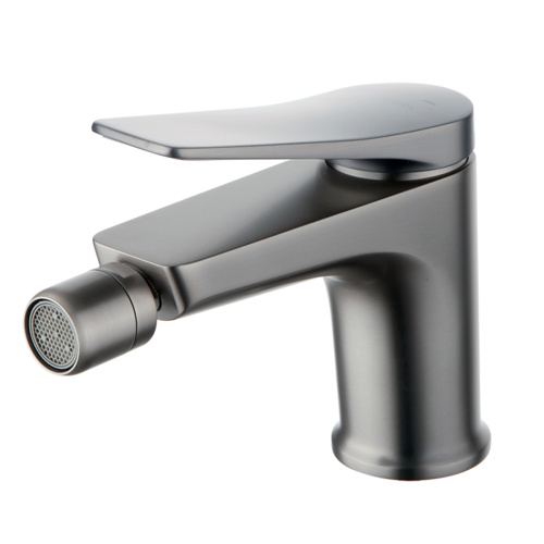 Смеситель LeMark Bronx LM3708GM на биде графит Смеситель LeMark Bronx LM3708GM на биде графит