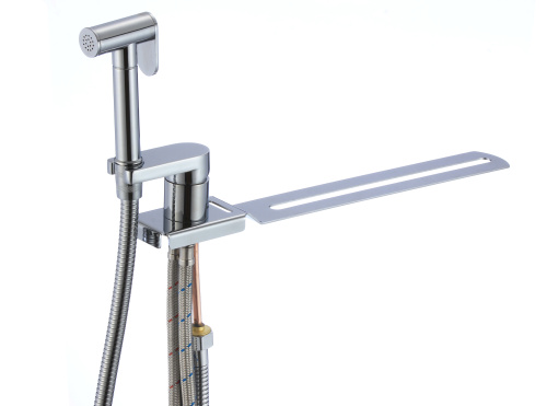 Смеситель с гигиеническим душем D-Lin D182204 настенный хром