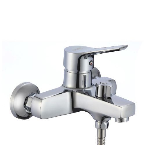 Смеситель для ванны D-Lin D130418 настенный хром