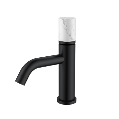 Смеситель Boheme Stick 121-B-MR-W на раковину черный