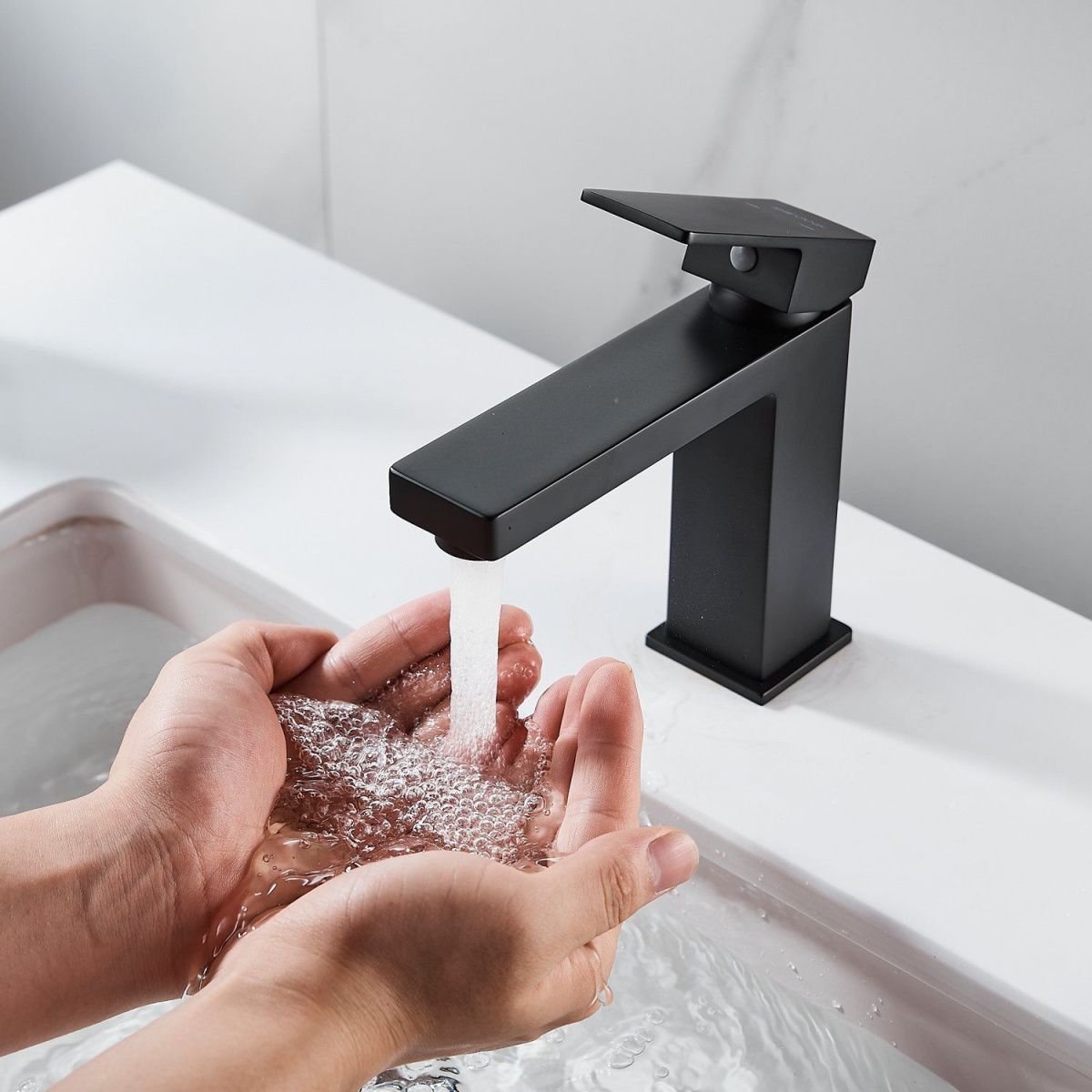 Смеситель Shevanik S9601H на раковину черный