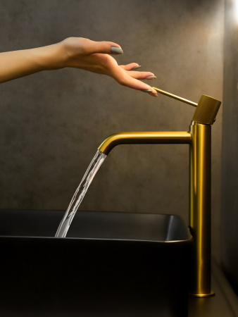 Смеситель для раковины AltroBagno Bilancia AltroBagnoBilancia010227BG на столешницу золото матовое