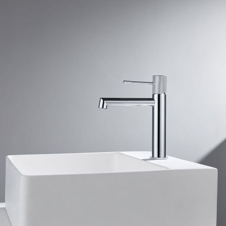 Смеситель Vincea Desire VBF-1D1CH на раковину хром