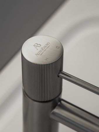 Смеситель AltroBagno Bilancia AltroBagnoBilancia0141GM на раковину оружейная сталь