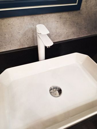 Смеситель для раковины AltroBagno Diretto AltroBagnoDiretto010209Bi на столешницу белый