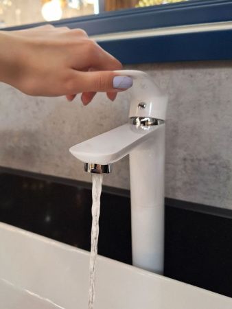 Смеситель для раковины AltroBagno Diretto AltroBagnoDiretto010209Bi на столешницу белый