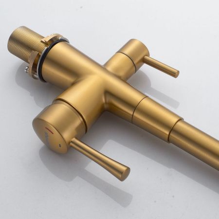 Смеситель для кухни Shevanik S428G на мойку золото