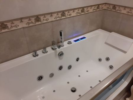 Ванна акриловая Frank 2015104 180х80 пристенная прямоугольная с каркасом