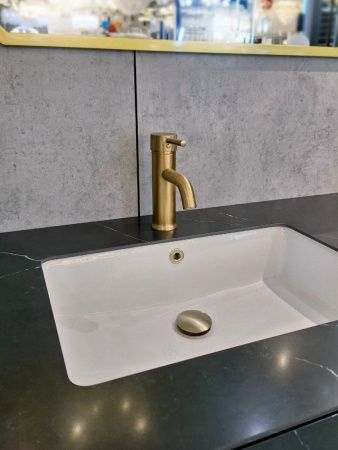Смеситель AltroBagno Metropoli AltroBagnoMetropoli0134OrSp на раковину золото