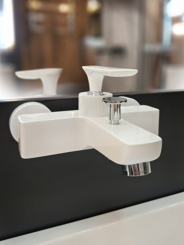 Смеситель для ванны AltroBagno Aperto AltroBagnoAperto0208Bi настенный белый - фото 3