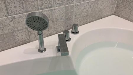 Ванна акриловая Frank 2020116 140х140 угловая четверть круга с каркасом