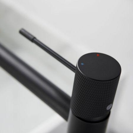 Смеситель для раковины Vincea Desire VBF-1D2MB на столешницу черный