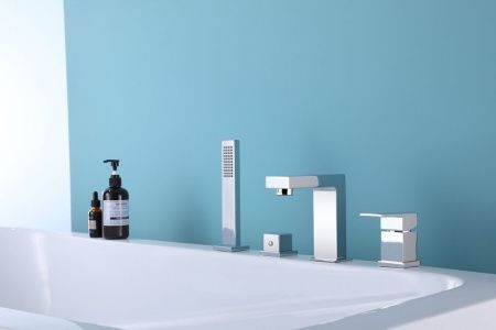 Смеситель Abber Daheim AF8213 на борт ванны хром