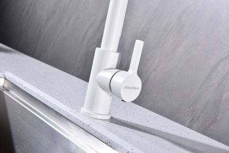 Смеситель для кухни Paulmark HALT Ha214021-WH на мойку белый