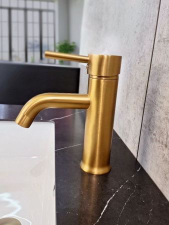 Смеситель AltroBagno Metropoli AltroBagnoMetropoli0134OrSp на раковину золото