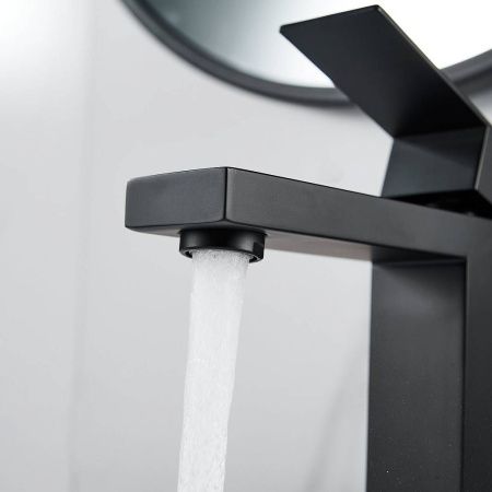 Смеситель Maretti Umbria Black UMB32RF51 на раковину черный