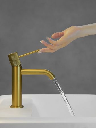 Смеситель AltroBagno Bilancia AltroBagnoBilancia0142BG на раковину золото