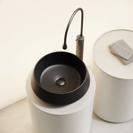 Раковина из сантехнического фарфора Ceramica Nova MAYA CN12004MB 40х40 накладная цвет черный без отверстий под смеситель