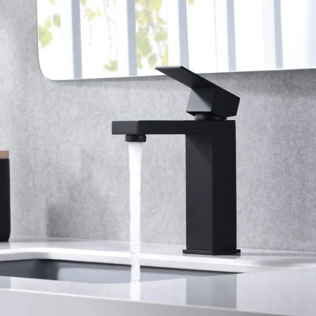 Смеситель Maretti Umbria Black UMB32RF51 на раковину черный