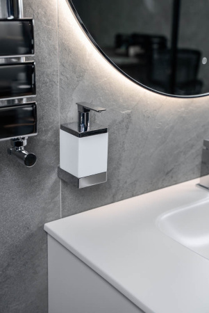 Дозатор жидкого мыла Boheme Qubic 10727-CR