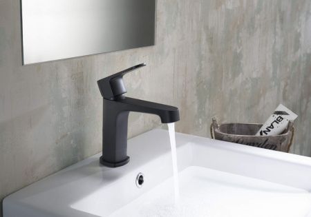 Смеситель Aquatek ОБЕРОН AQ1210MB на раковину черный