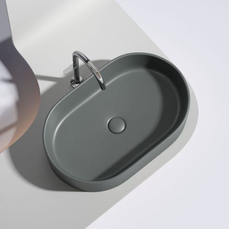 Раковина из сантехнического фарфора Ceramica Nova ELEMENT CN6048MDH 60х40 накладная цвет черный без отверстий под смеситель