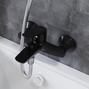 Смеситель для ванны и душа Damixa Jupiter 771000301 настенный черный без термостата