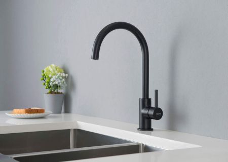 Смеситель для кухни Aquatek ЕВРОПА AQ1382MB на мойку черный