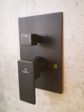 Душевая система AltroBagno Lamberto AltroBagnoLamberto040105MB встраиваемая в стену