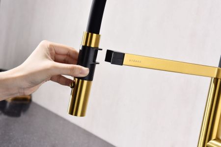 Смеситель для кухни Paulmark LEADER Le214101-BG на мойку золото