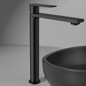 Смеситель Vincea Vogue VBF-1V2MB на столешницу черный