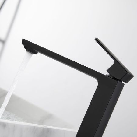 Смеситель для раковины Vincea Next VBF-1N2MB на столешницу черный