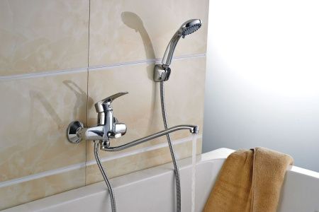 Смеситель для ванны Rossinka T T40-34 настенный хром