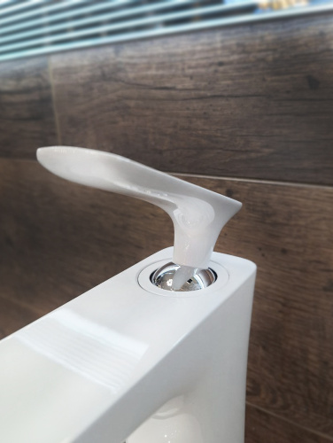 Смеситель для раковины AltroBagno Aperto AltroBagnoAperto010207Bi на столешницу белый - фото 3