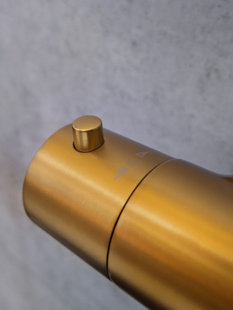 Душевая стойка AltroBagno Metropoli AltroBagnoMetropoli030425OrSp настенная цвет золото матовое