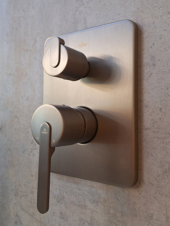 Душевая система AltroBagno Unione AltroBagnoUnione040108GM встраиваемая в стену