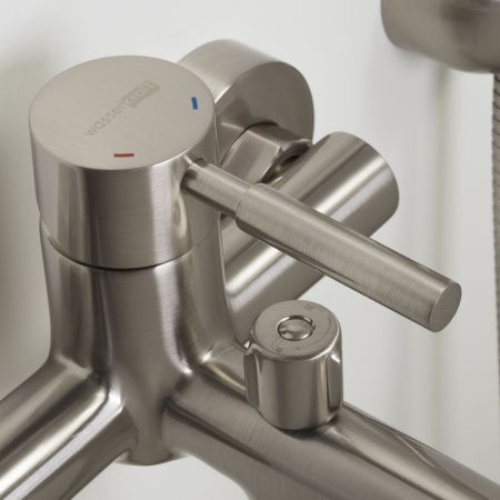 Смеситель для ванны и душа Wasserkraft Wern 4200 4201 настенный хром