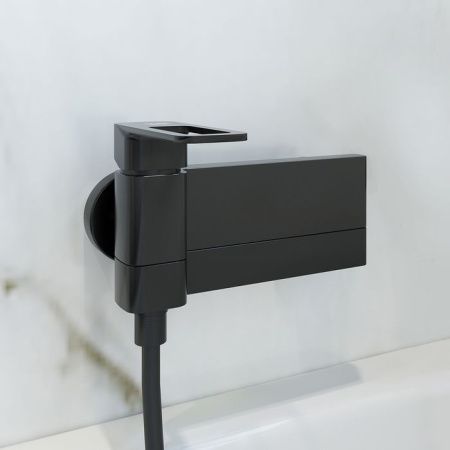Смеситель для ванны и душа IDDIS Slide SLIBL00i02WA настенный черный