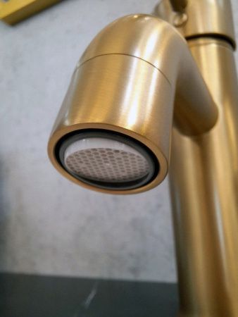 Смеситель AltroBagno Metropoli AltroBagnoMetropoli0134OrSp на раковину золото