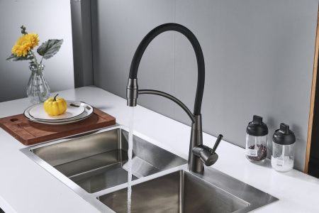 Смеситель для кухни Shevanik S743T-3 на мойку черный/оружейная сталь