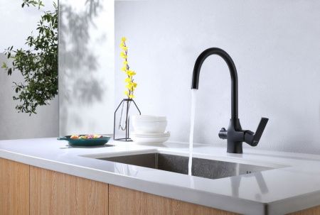 Смеситель для кухни LeMark Ursus LM7261BL на мойку черный