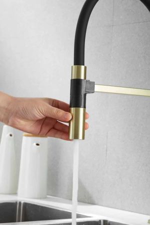 Смеситель для кухни Rose R133Q на мойку бронза