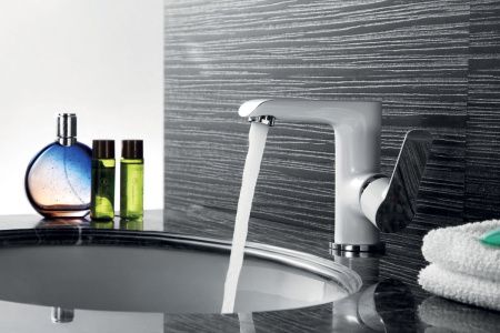 Смеситель Rossinka W W35-11 на раковину белый/хром