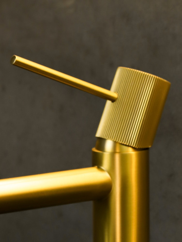 Смеситель для раковины AltroBagno Bilancia AltroBagnoBilancia010227BG на столешницу золото матовое - фото 5