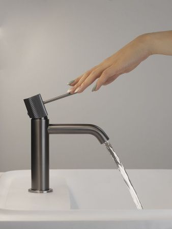 Смеситель AltroBagno Bilancia AltroBagnoBilancia0141GM на раковину оружейная сталь