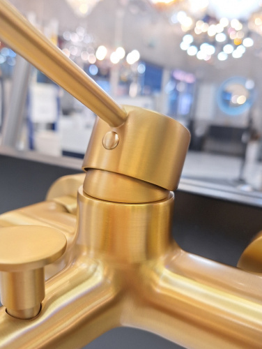 Смеситель для ванны AltroBagno Metropoli AltroBagnoMetropoli0219OrSp настенный золото матовое - фото 5