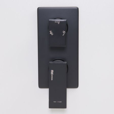 Смеситель для ванны и душа Wasserkraft Abens 2000 2071 встраиваемый в стену черный